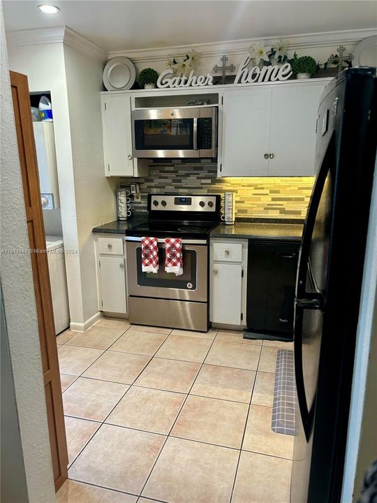 For Rent: $2,225 (2 beds, 1 baths, 1054 Square Feet)