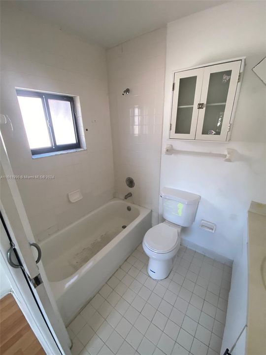 For Sale: $335,000 (2 beds, 2 baths, 925 Square Feet)