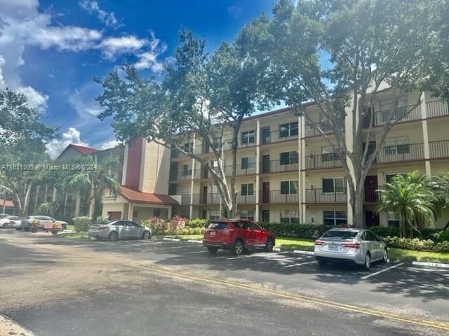 For Rent: $2,300 (2 beds, 2 baths, 1192 Square Feet)