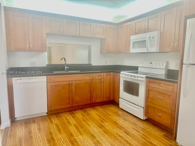 For Rent: $2,300 (2 beds, 2 baths, 1192 Square Feet)