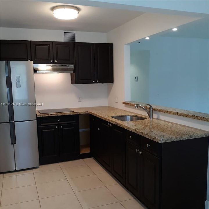 For Rent: $2,100 (2 beds, 1 baths, 953 Square Feet)