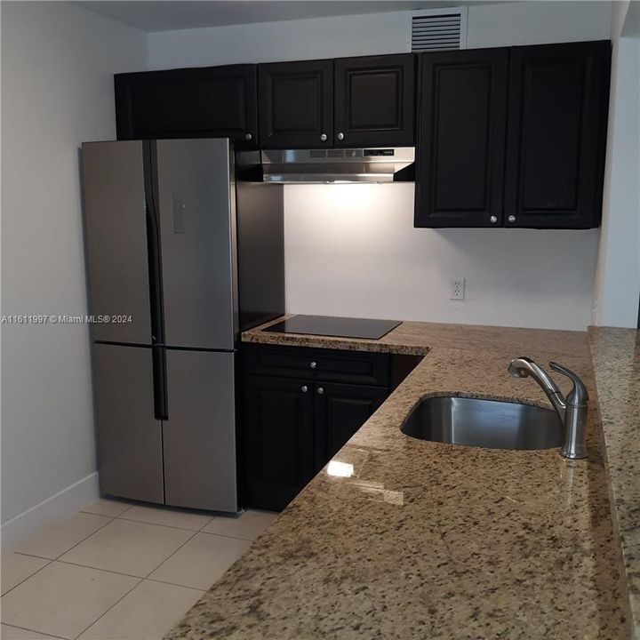 For Rent: $2,100 (2 beds, 1 baths, 953 Square Feet)