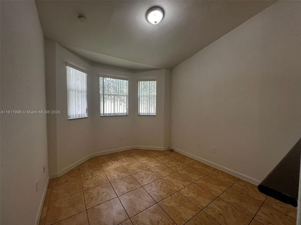 For Rent: $2,150 (3 beds, 2 baths, 1076 Square Feet)