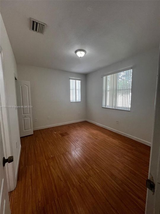 For Rent: $2,150 (3 beds, 2 baths, 1076 Square Feet)