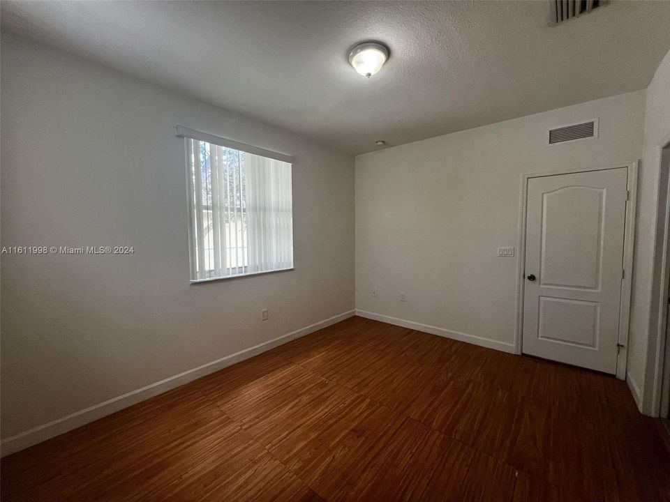 For Rent: $2,150 (3 beds, 2 baths, 1076 Square Feet)