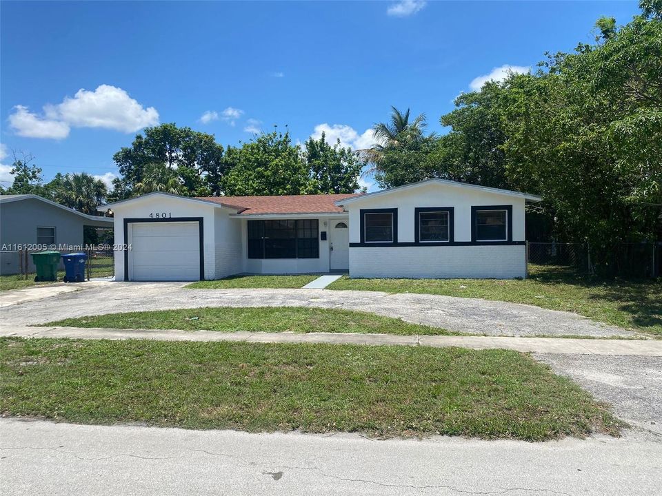 Active With Contract: $2,800 (3 beds, 2 baths, 0 Square Feet)