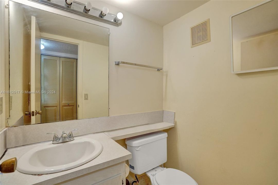 For Sale: $110,000 (1 beds, 1 baths, 700 Square Feet)