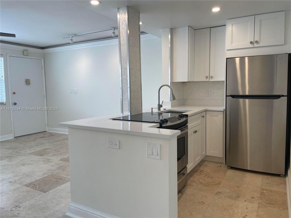 For Rent: $1,950 (1 beds, 1 baths, 670 Square Feet)