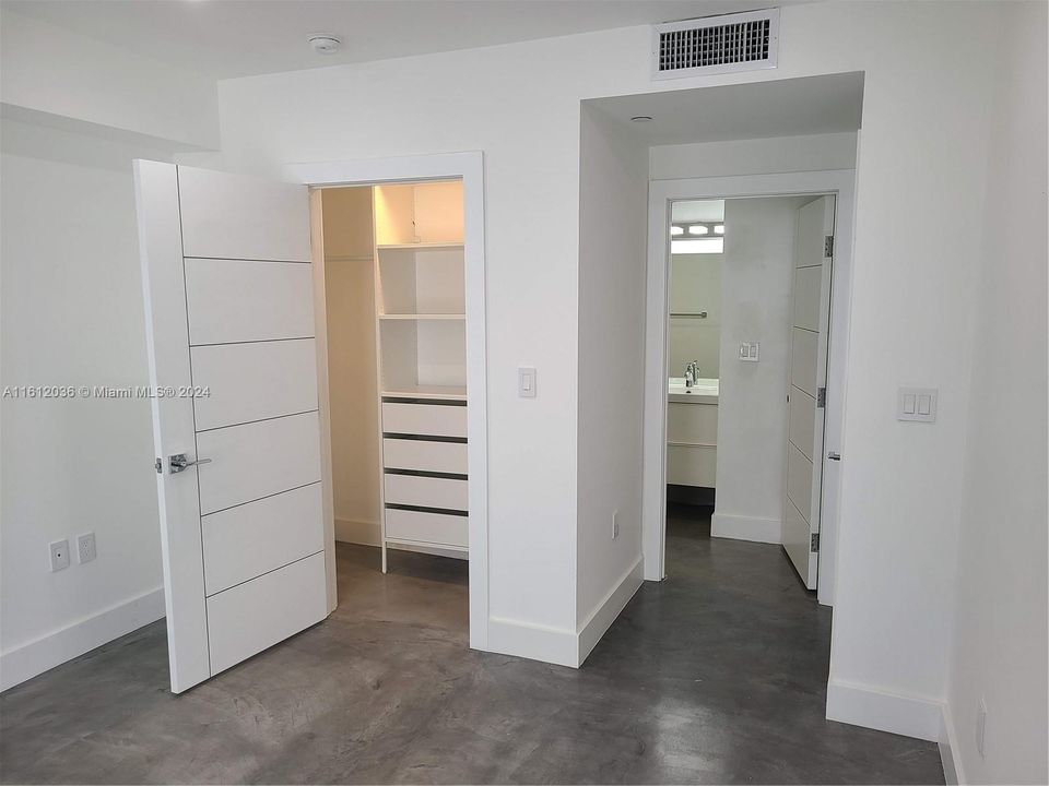 2nd Bedroom & closet