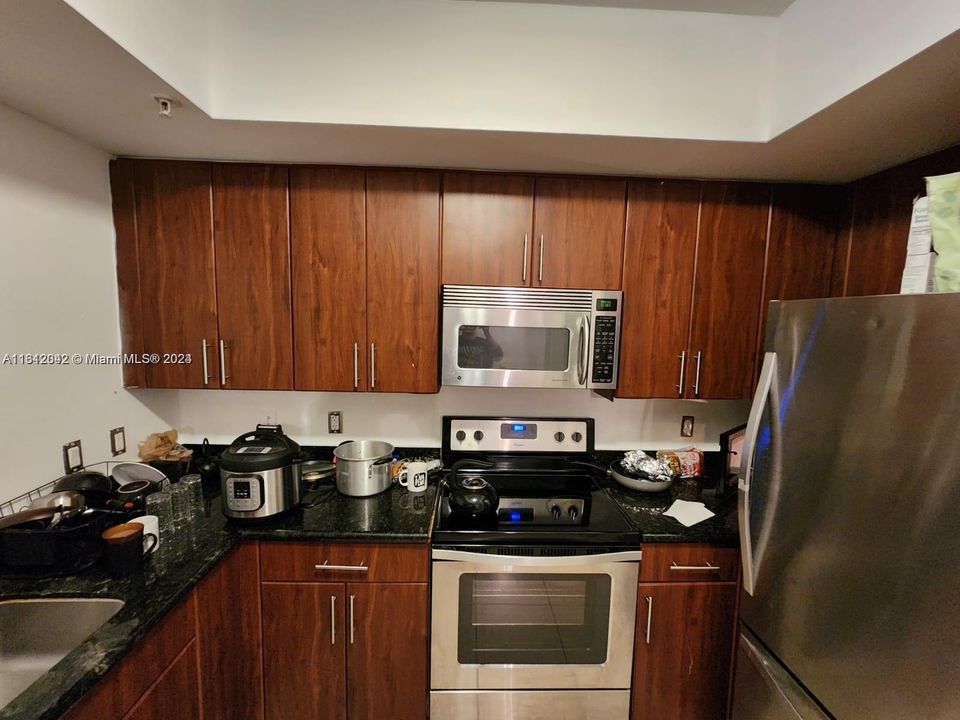 For Rent: $2,300 (2 beds, 2 baths, 1130 Square Feet)