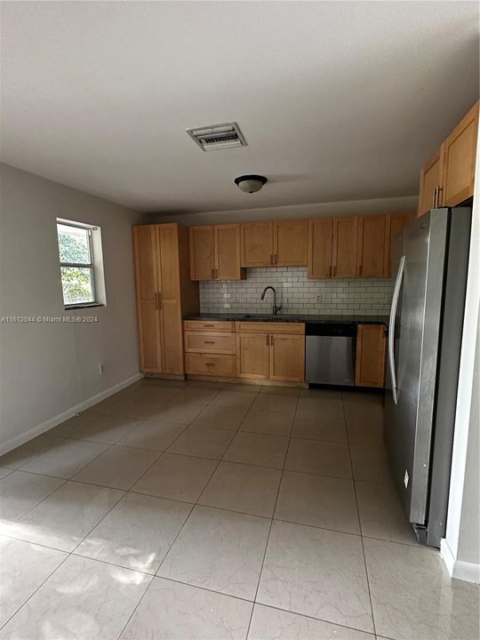 For Rent: $2,300 (2 beds, 2 baths, 1890 Square Feet)