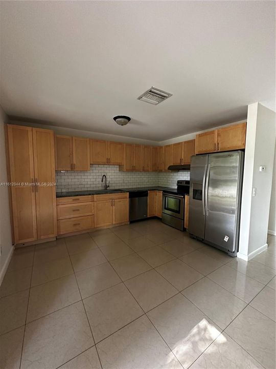 For Rent: $2,300 (2 beds, 2 baths, 1890 Square Feet)