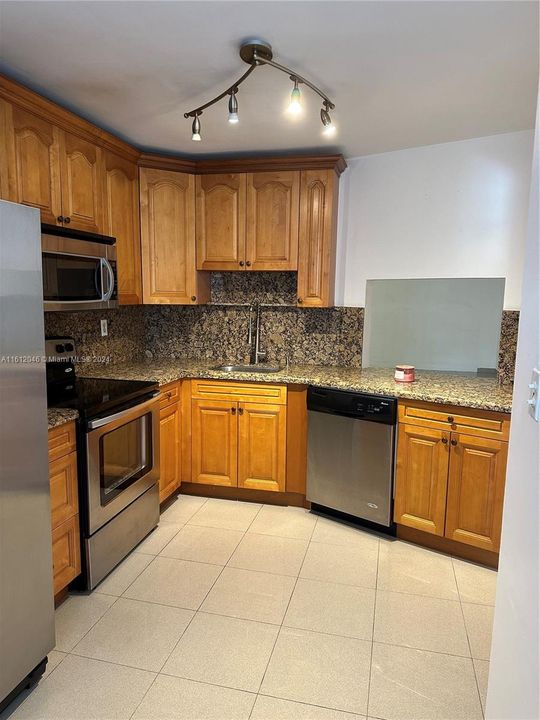 For Sale: $174,790 (2 beds, 1 baths, 1036 Square Feet)