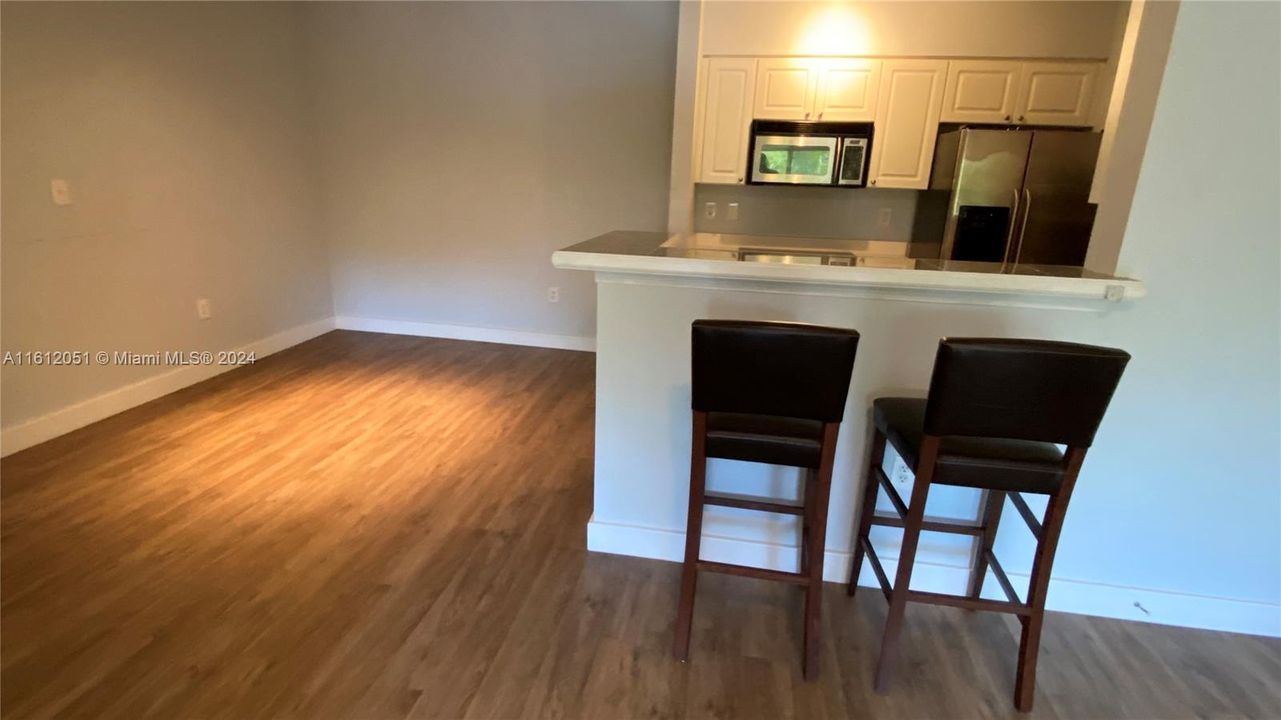 For Rent: $2,200 (1 beds, 1 baths, 711 Square Feet)