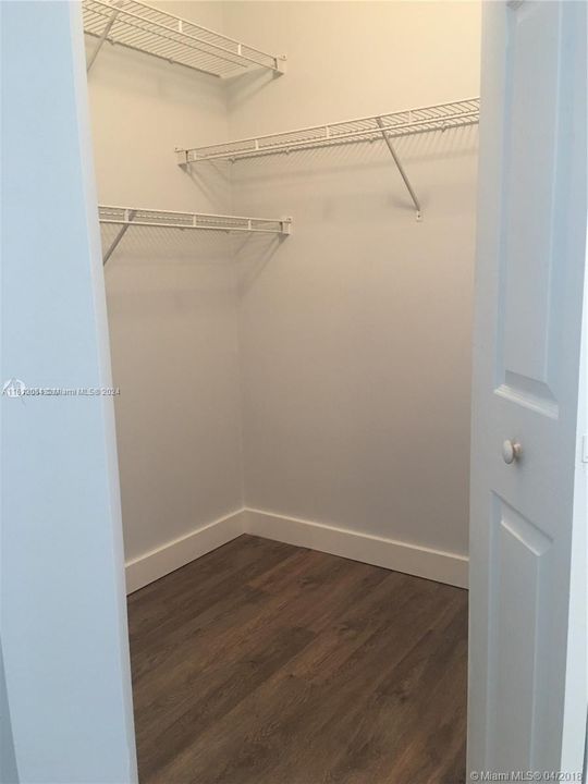 Recently Rented: $2,200 (1 beds, 1 baths, 711 Square Feet)