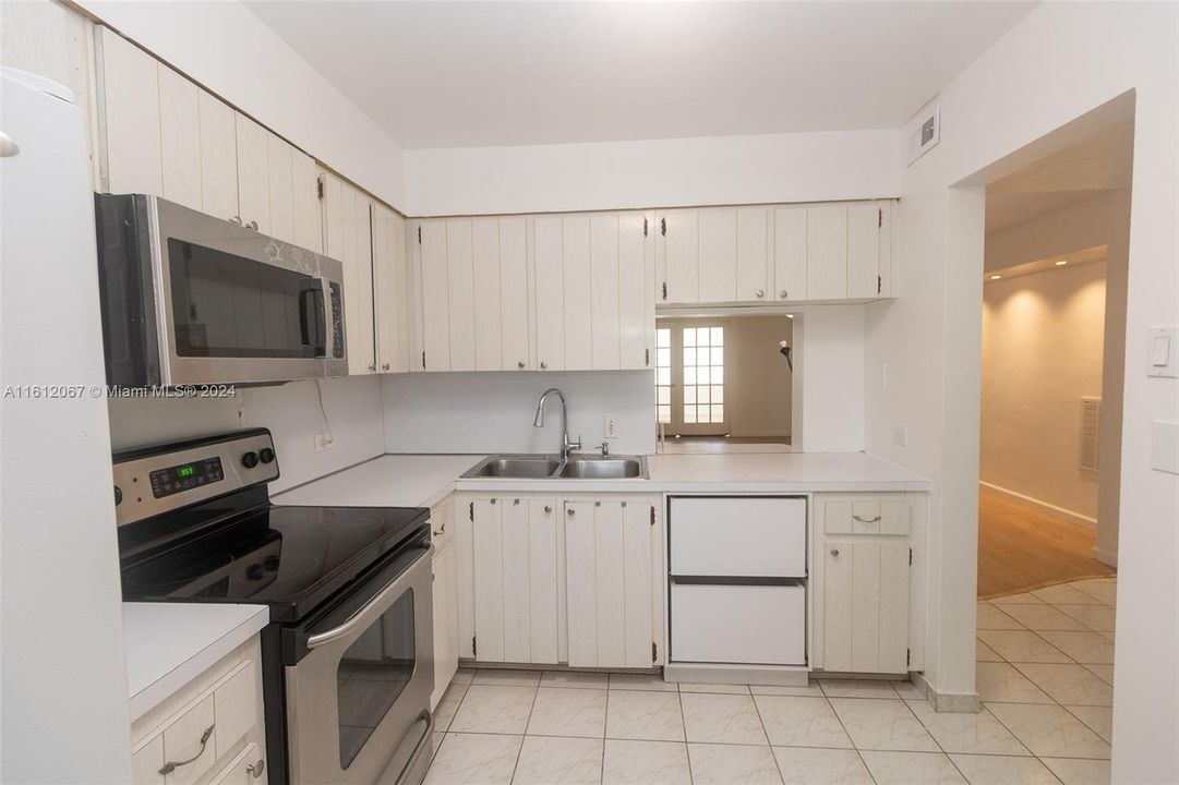 For Rent: $2,299 (3 beds, 2 baths, 1400 Square Feet)