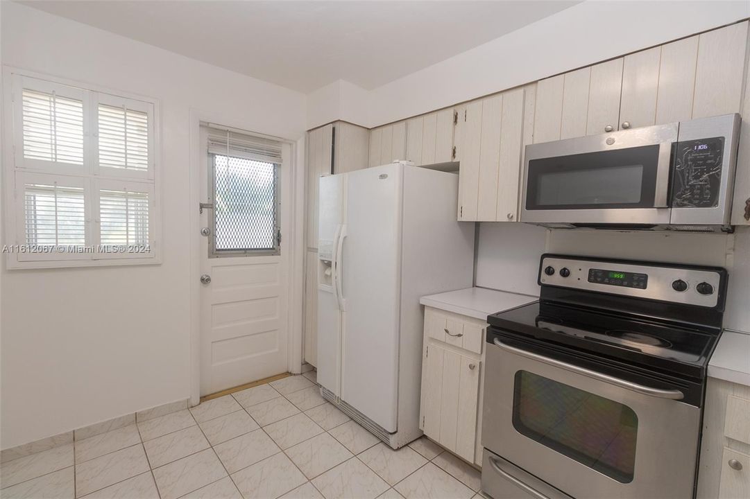 For Rent: $2,299 (3 beds, 2 baths, 1400 Square Feet)