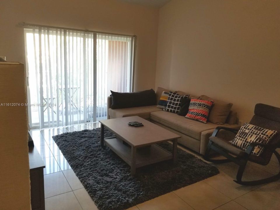 En Venta: $245,000 (1 camas, 1 baños, 742 Pies cuadrados)