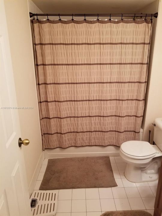 For Sale: $250,000 (1 beds, 1 baths, 742 Square Feet)