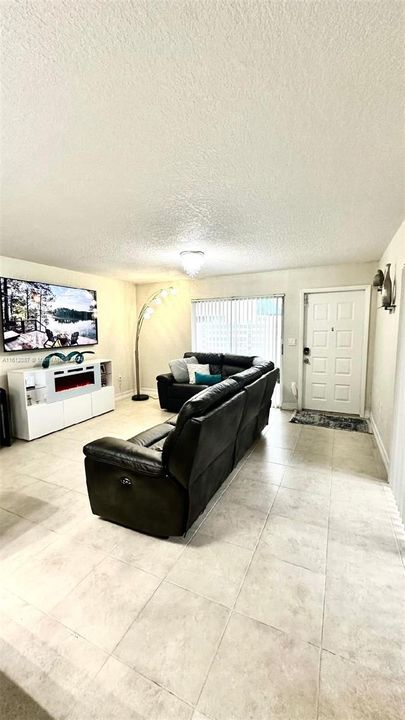 For Rent: $3,800 (3 beds, 2 baths, 1632 Square Feet)