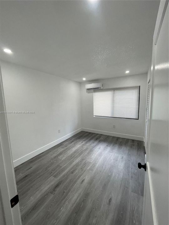 For Rent: $1,900 (1 beds, 1 baths, 1898 Square Feet)
