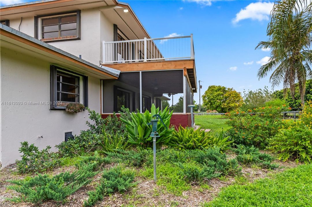 For Sale: $1,600,000 (3 beds, 2 baths, 3896 Square Feet)