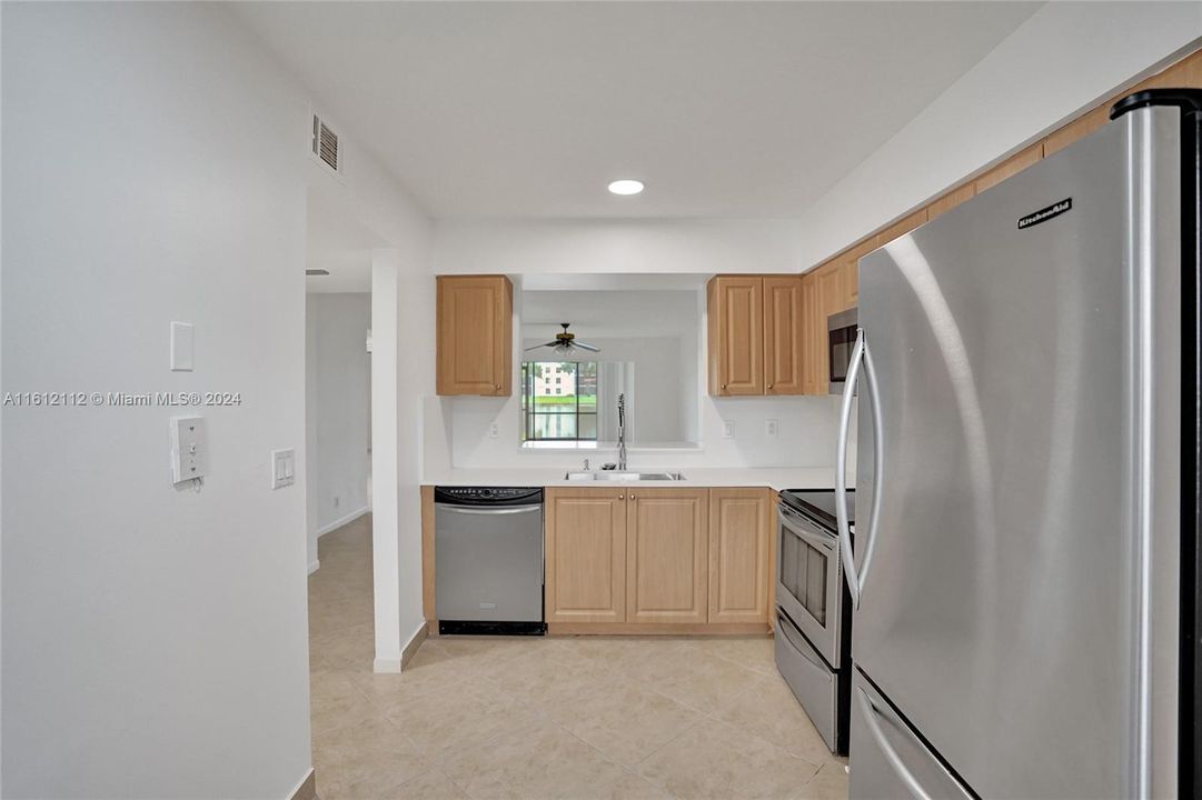 For Sale: $350,000 (2 beds, 2 baths, 1339 Square Feet)