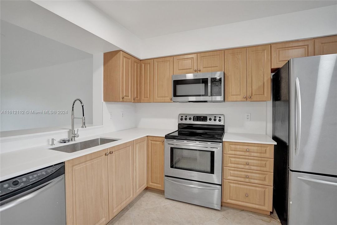 For Sale: $350,000 (2 beds, 2 baths, 1339 Square Feet)