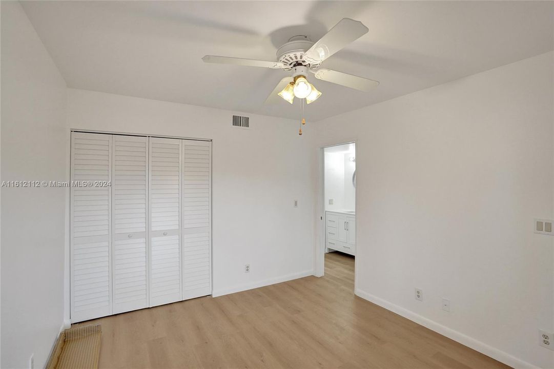 For Sale: $350,000 (2 beds, 2 baths, 1339 Square Feet)