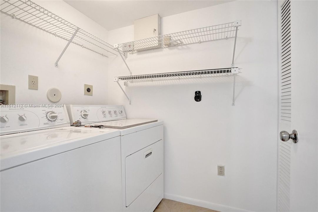 For Sale: $350,000 (2 beds, 2 baths, 1339 Square Feet)