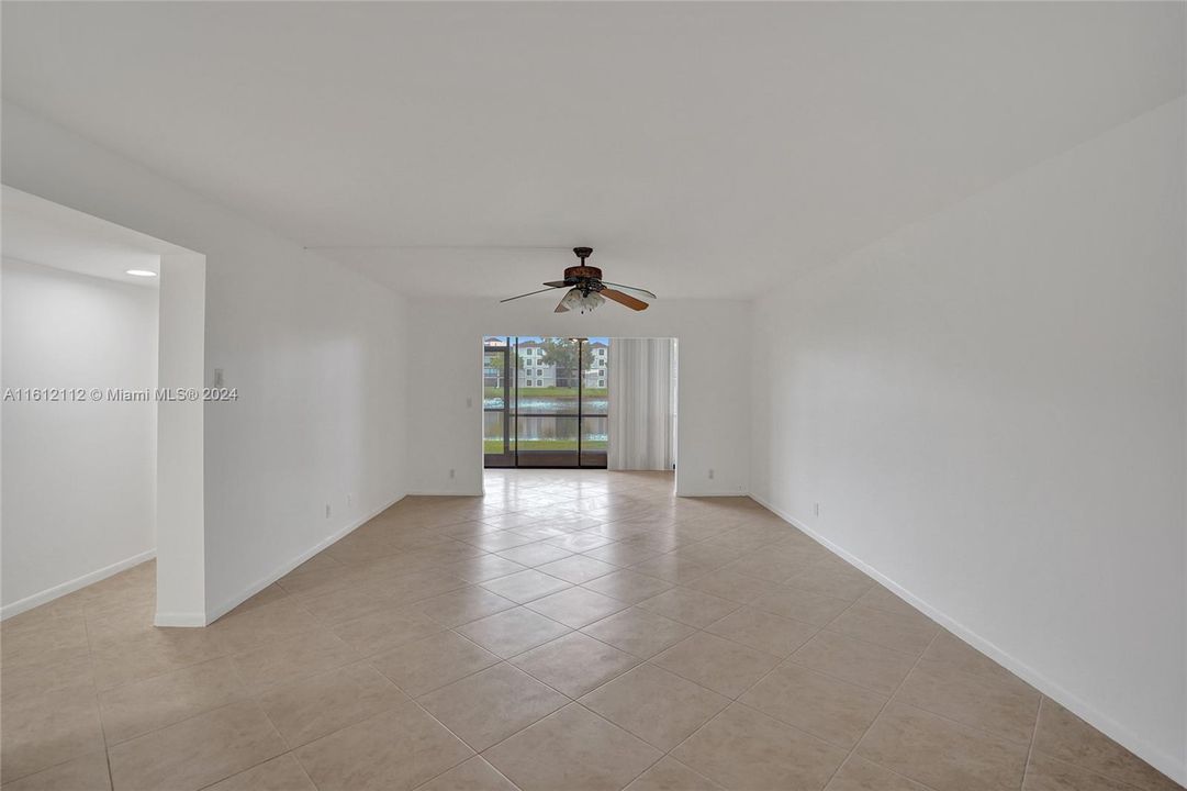 For Sale: $350,000 (2 beds, 2 baths, 1339 Square Feet)