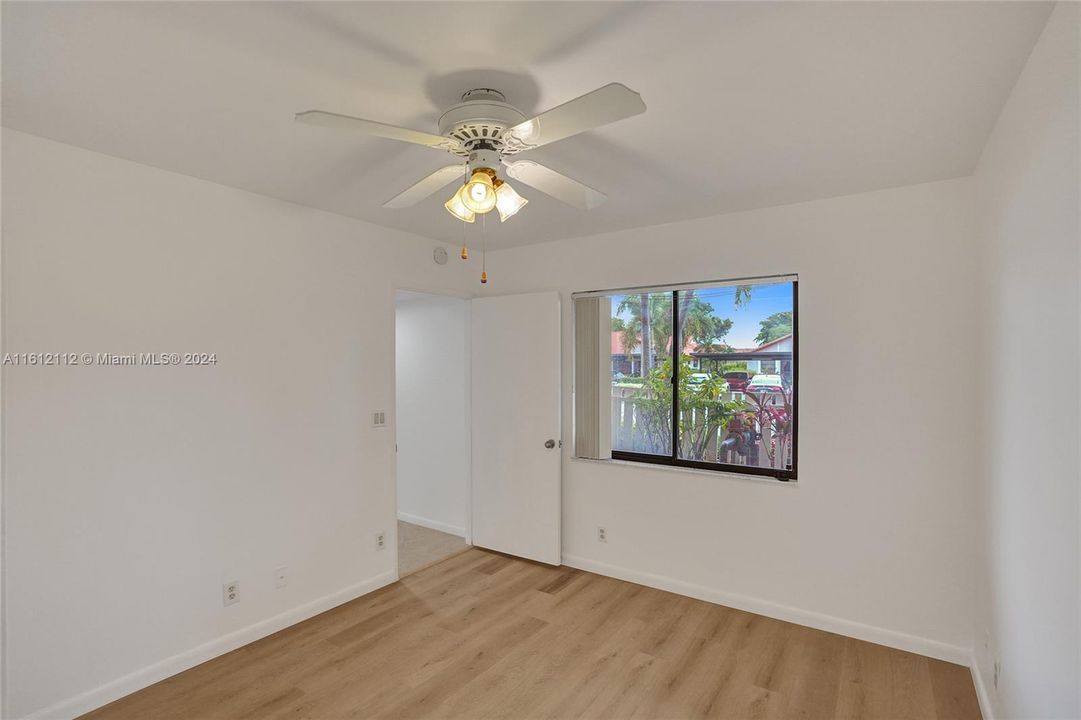 For Sale: $350,000 (2 beds, 2 baths, 1339 Square Feet)