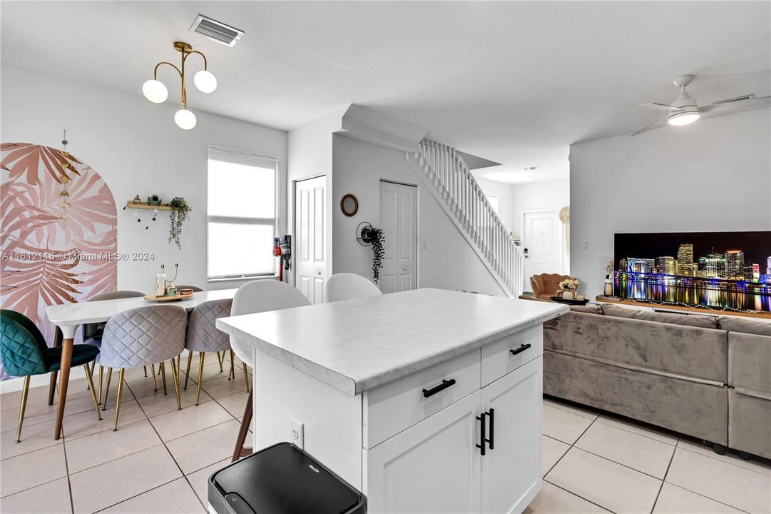 For Sale: $449,000 (3 beds, 3 baths, 1328 Square Feet)