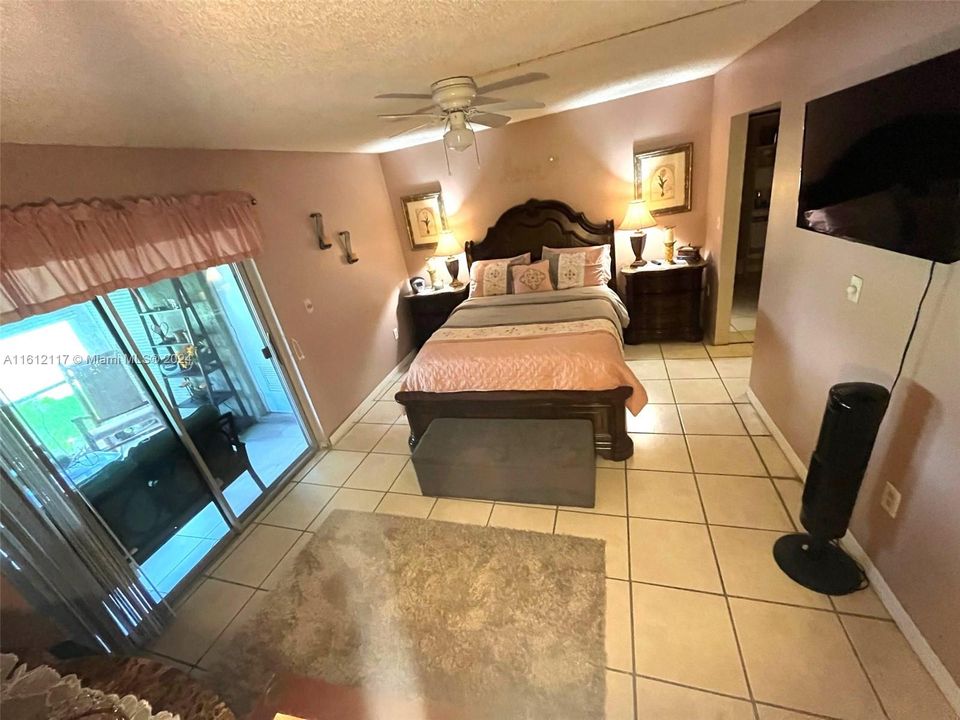 For Sale: $190,000 (2 beds, 2 baths, 952 Square Feet)