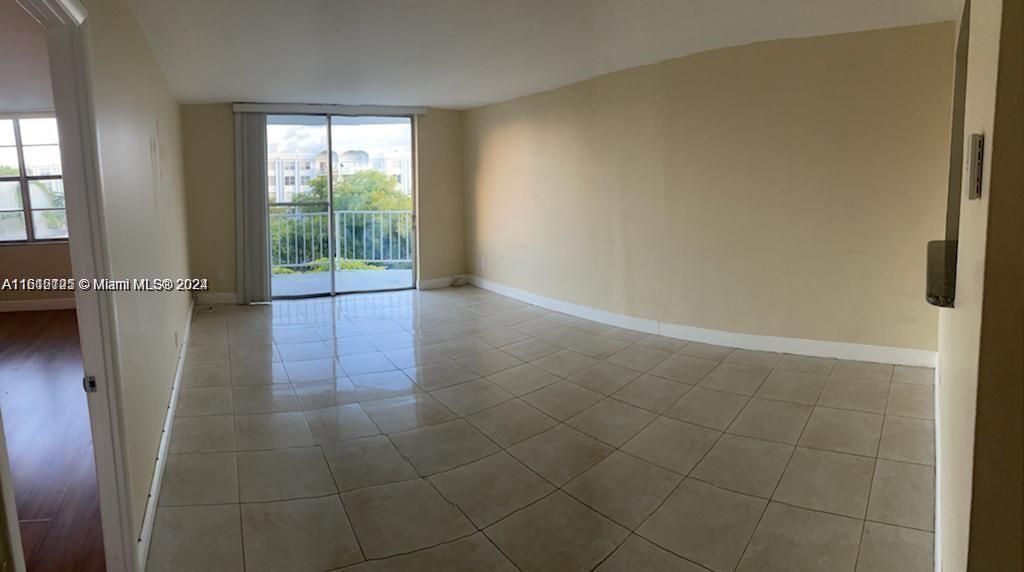 For Rent: $1,600 (1 beds, 1 baths, 826 Square Feet)