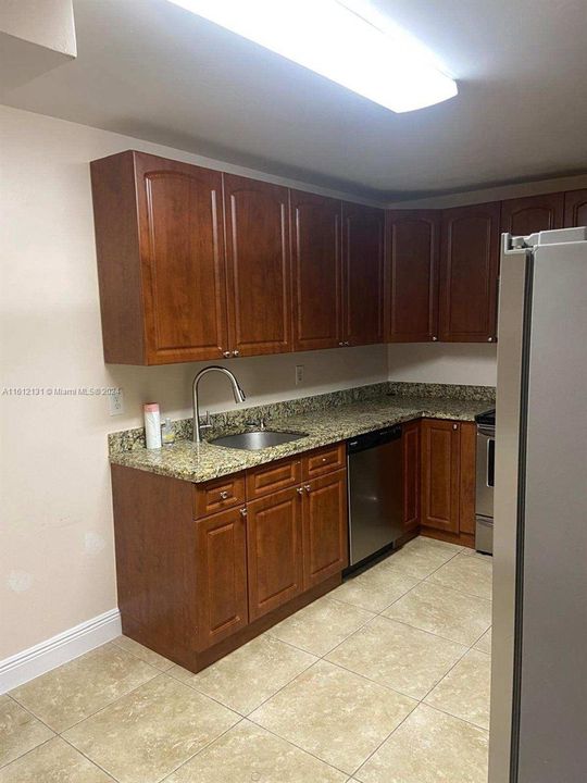 For Rent: $2,700 (3 beds, 1 baths, 1034 Square Feet)