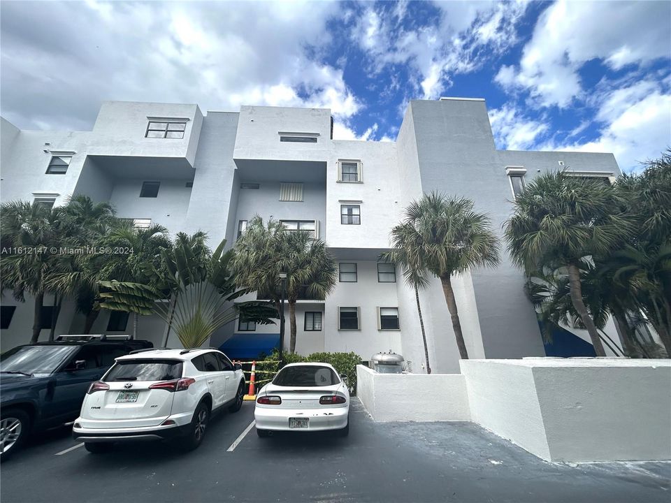 En Venta: $775,000 (2 camas, 2 baños, 2220 Pies cuadrados)