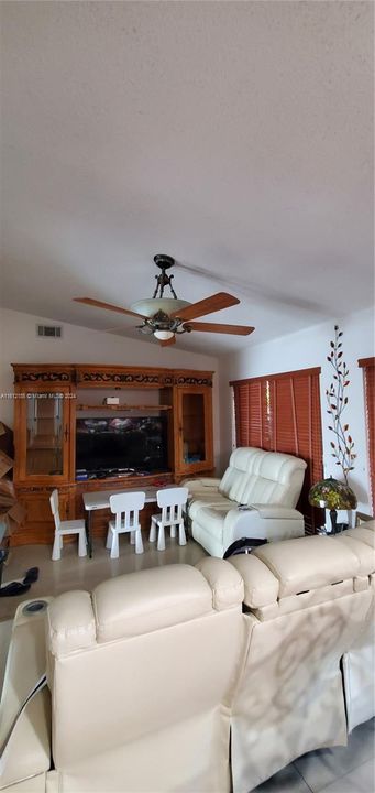 For Rent: $3,800 (3 beds, 2 baths, 1632 Square Feet)