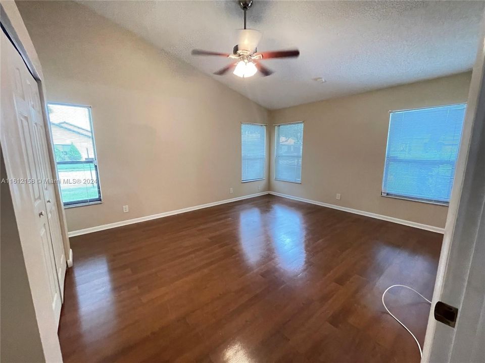 For Rent: $2,800 (3 beds, 2 baths, 1492 Square Feet)