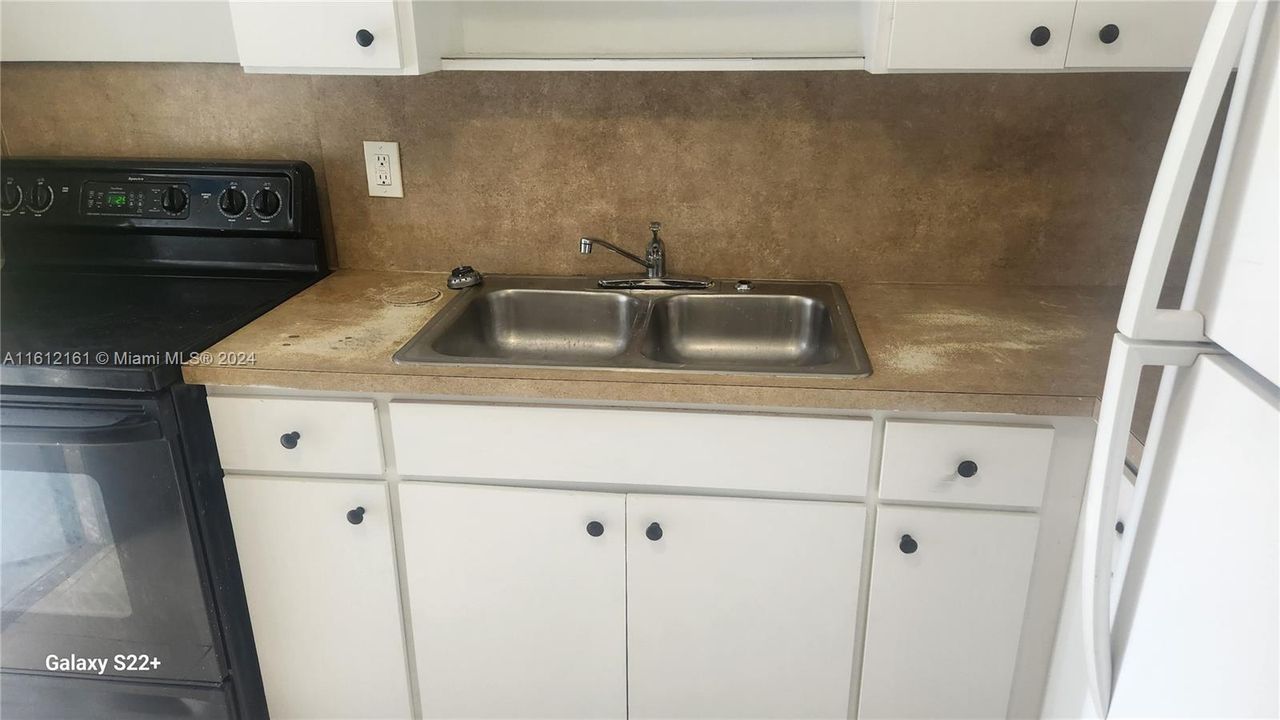 For Rent: $2,200 (2 beds, 1 baths, 1560 Square Feet)