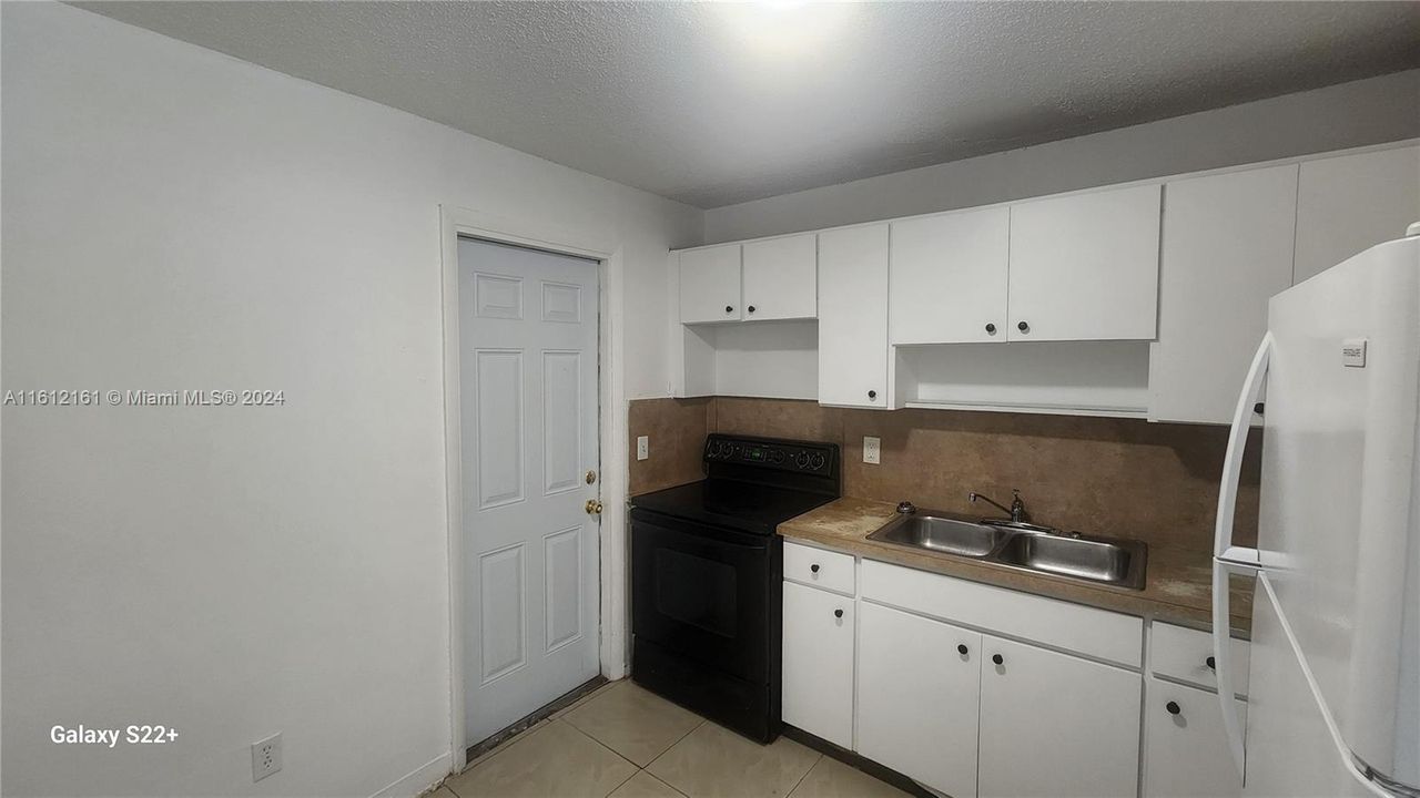 For Rent: $2,200 (2 beds, 1 baths, 1560 Square Feet)