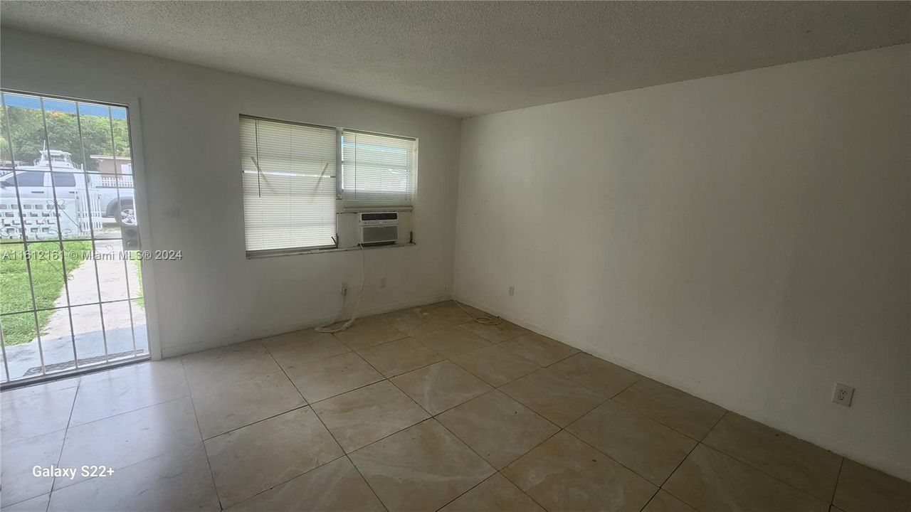 Active With Contract: $2,200 (2 beds, 1 baths, 1560 Square Feet)