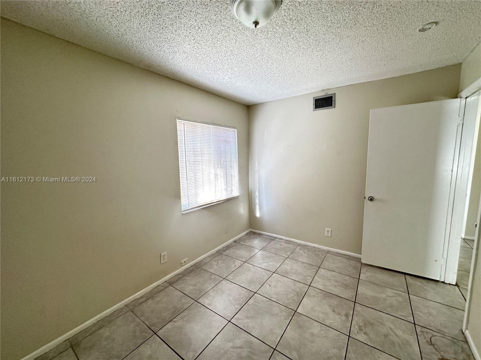 For Rent: $1,875 (2 beds, 1 baths, 868 Square Feet)