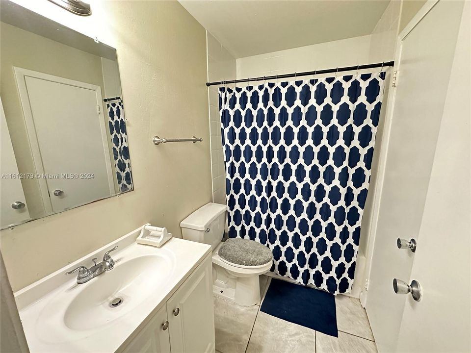 For Rent: $1,875 (2 beds, 1 baths, 868 Square Feet)