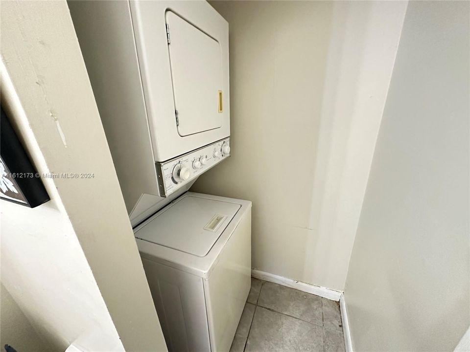 For Rent: $1,875 (2 beds, 1 baths, 868 Square Feet)