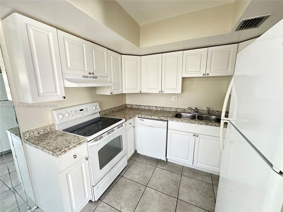 For Rent: $1,875 (2 beds, 1 baths, 868 Square Feet)