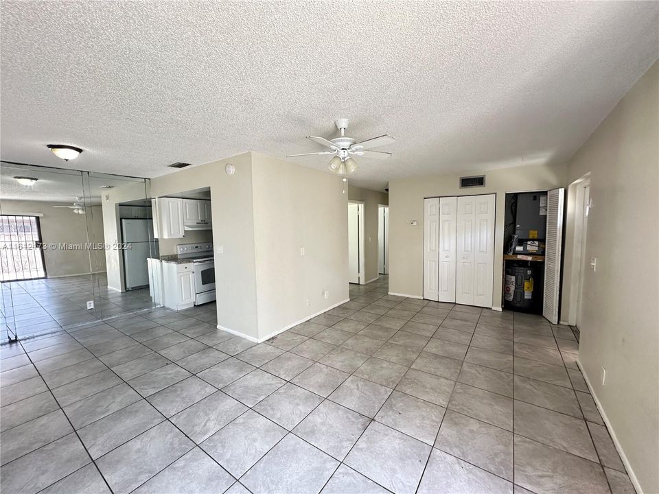 For Rent: $1,875 (2 beds, 1 baths, 868 Square Feet)