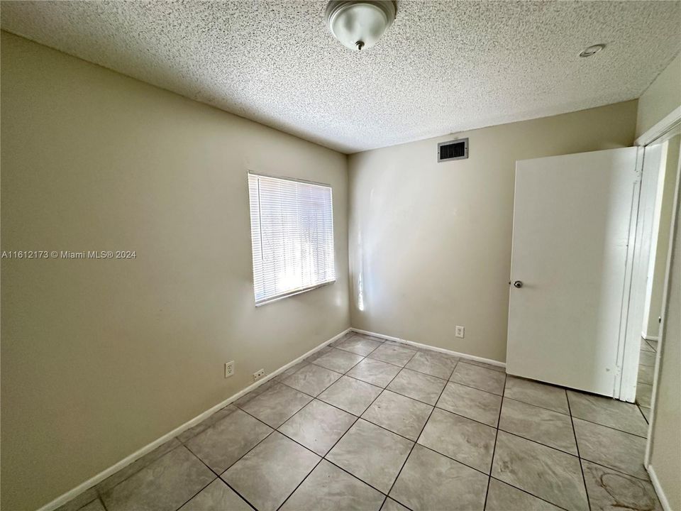 For Rent: $1,875 (2 beds, 1 baths, 868 Square Feet)