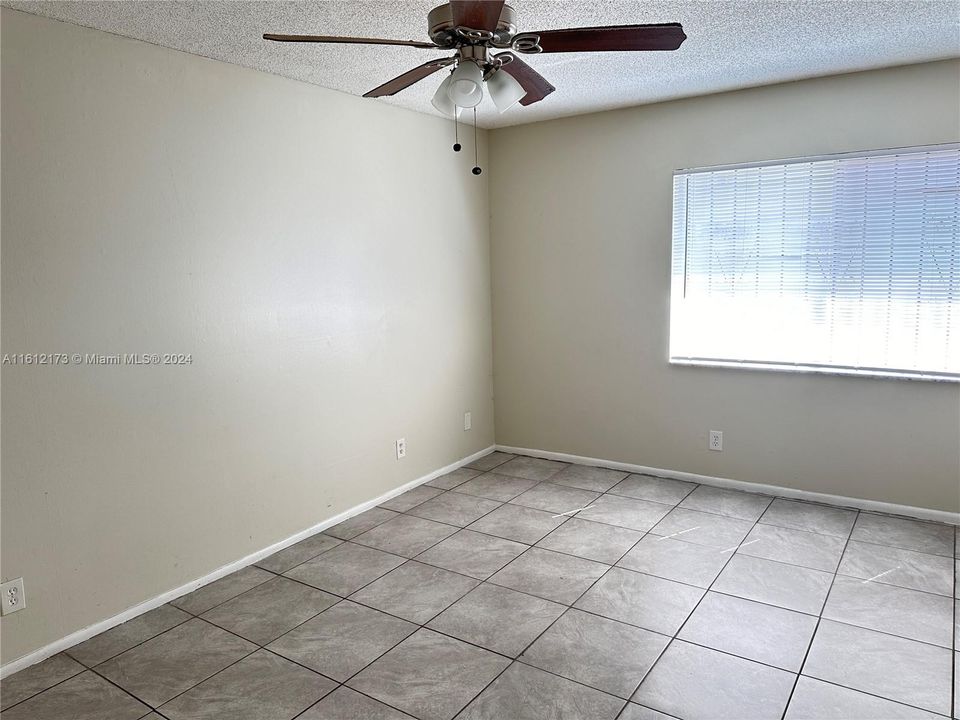 For Rent: $1,875 (2 beds, 1 baths, 868 Square Feet)