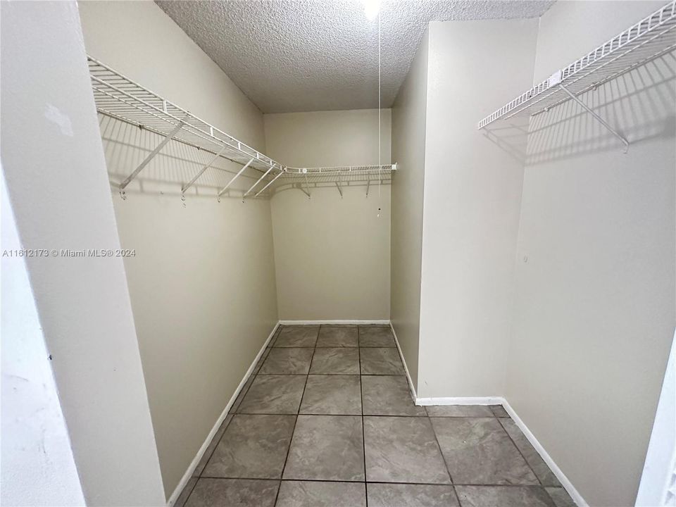 For Rent: $1,875 (2 beds, 1 baths, 868 Square Feet)